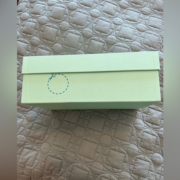 Off-White Shoe Box - Picture 3 of 16